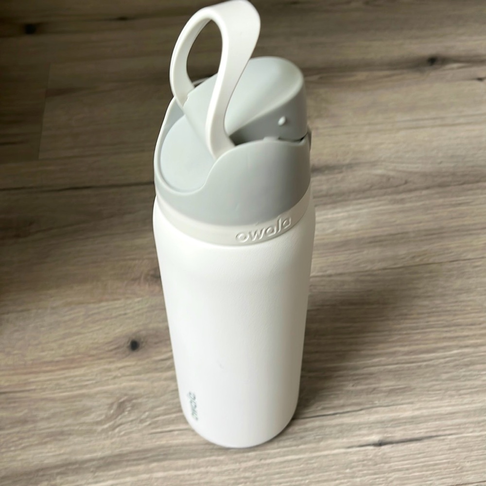 Owala 32 oz Shy Marshmallow 🤍 Water Bottle